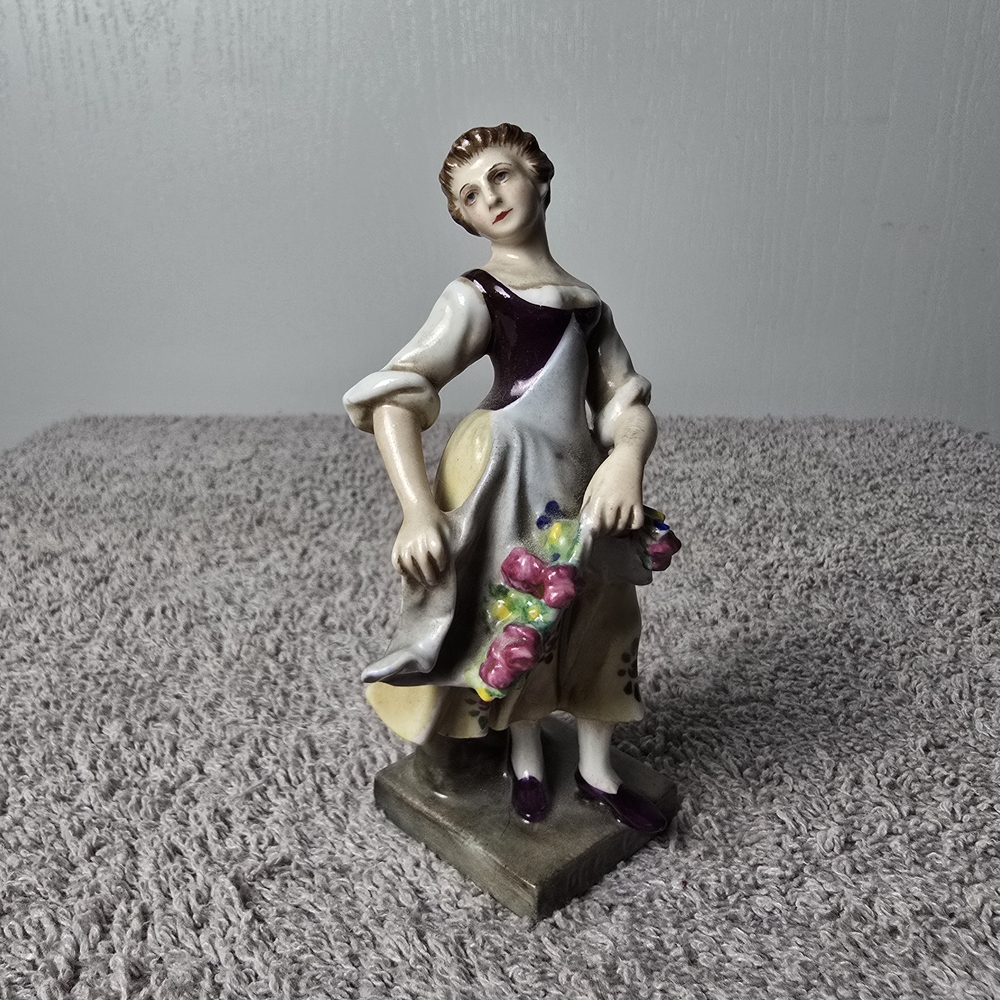 Vintage Capidomonte Porcelain Figurine